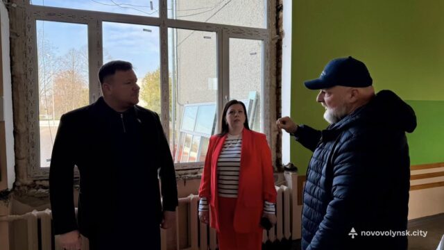 Ремонтні роботи в Нововолинському ліцеї №1: нові вікна та оновлення спортивного залу У-Нововолинському-ліцеї-№1-за-грантові-кошти-відремонтують-спортивний-зал-і-покрівлю