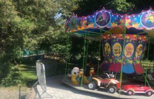 У центральному парку Луцька запрацювали атракціони: скільки коштують квитки У-центральному-парку-Луцька-запрацювали-атракціони:-скільки-коштують-квитки