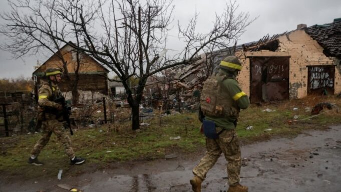 Російські збройні сили зазнали значних втрат під час наступу на Лимансько-Боровській ділянці фронту Північ-Донбасу:-армія-РФ-пішла-в-найбільший-штурм-за-останні-кілька-років