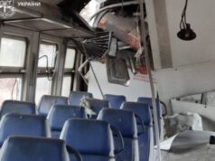 Пряме влучання у вагон: Росія вдарила дроном по поїзду на Харківщині, загинув пасажир Пряме-влучання-у-вагон:-Росія-вдарила-дроном-по-поїзду-на-Харківщині,-загинув-пасажир