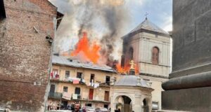 Російські удари по Львову: пошкоджено об’єкти спадщини ЮНЕСКО У центрі Львова приліт дрона: горить житловий будинок, постраждала спадщина ЮНЕСКО