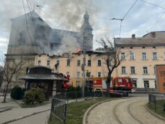 Російський обстріл Львова: 32 поранених та пошкодження історичних будівель Бойові-медики-першими-прибули-на-місце-удару-дронами-у-Львові.-Наслідки-російського-обстрілу