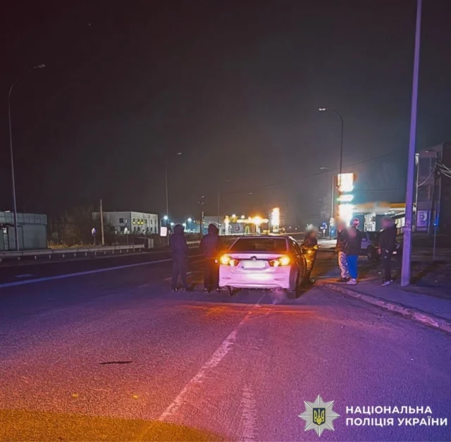 ДТП під Києвом: поліцейський наїхав на пішохода Під-Києвом-сталася-ДТП-за-участю-поліцейського-–-toyota-збила-20-річну-дівчину-на-переході