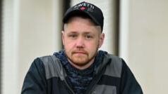 Героїзм у лікарні: Нейтан Ньюбі запобіг терористичному акту у Лідсі “Я-обійняв-людину-з-бомбою-і-вмовив-її-не-підривати-лікарню”