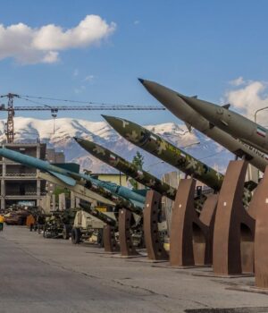 Воюватимуть-далі:-Іран-зі-зневагою-відкинув-мирний-план-Трампа,-–-ft