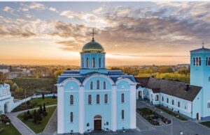 У Володимирі оштрафували матір підлітка, який пошкодив двері Успенського собору У-Володимирі-оштрафували-матір-підлітка,-який-пошкодив-двері-Успенського-собору