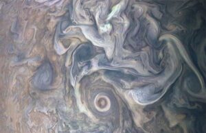 Зонд NASA зафіксував мегашторми на Юпітері: астрономи пояснили нищівну силу блискавок Зонд-nasa-зафіксував-мегашторми-на Юпітері:-астрономи-пояснили-нищівну-силу-блискавок