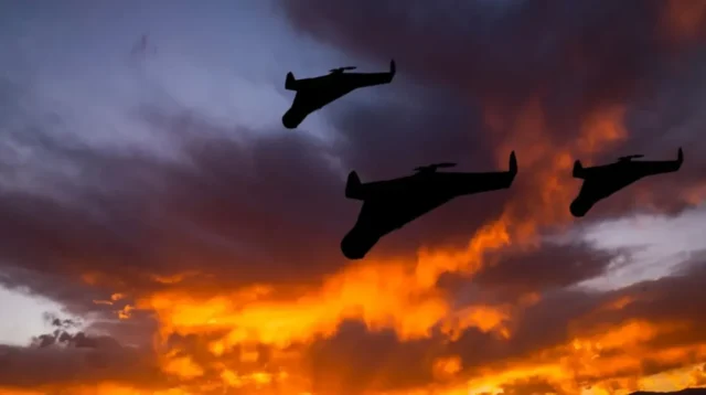 Масована атака дронів на Москву та НПЗ під Санкт-Петербургом: перші деталі Масована-атака-дронів-на-москву-та-НПЗ-під-санкт-петербургом:-перші-подробиці