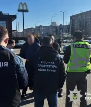 photo_2026_03_26_11_44_31.webp У Києві затримали експосадовця МВС за продаж прав за $2,3 тис.