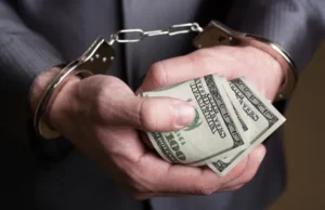 Два прокурори на Київщині вимагали у бізнесмена $50 тисяч хабаря Два прокурори на Київщині вимагали у бізнесмена $50 тисяч хабаря