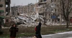 Ситуація в Костянтинівці: обмежені можливості евакуації та постійні загрози Між-прольотами-дронів-і-ударами-КАБів.-Як-вчителька-у-розбитій-Костянтинівці-збирається-садити-город