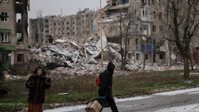 Ситуація в Костянтинівці: обмежені можливості евакуації та постійні загрози Між-прольотами-дронів-і-ударами-КАБів.-Як-вчителька-у-розбитій-Костянтинівці-збирається-садити-город