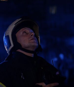 pozhezha__ryatuvalnik_nich__facebook_com_dsnspoltava__f85739a7a82f7652ada4ecb773b6d90a_1300x820.jpg Росія вдарила ракетою по будинку у Харкові, є поранені