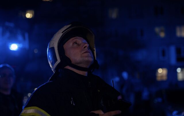 Ракетна атака на Харків: постраждалі внаслідок удару по багатоквартирному будинку Росія вдарила ракетою по будинку у Харкові, є поранені