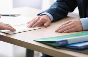 В Україні запроваджено нові ініціативи для боротьби з корупцією Як-викривати-корупцію:-нові-можливості-для-громадян-та-захист-викривачів