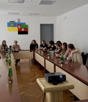 Нововолинський-ЦНАП-відвідали-колеги-з-різних-областей-України