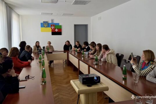 Команди цифрових компетенцій відвідали Нововолинськ для обміну досвідом Нововолинський-ЦНАП-відвідали-колеги-з-різних-областей-України