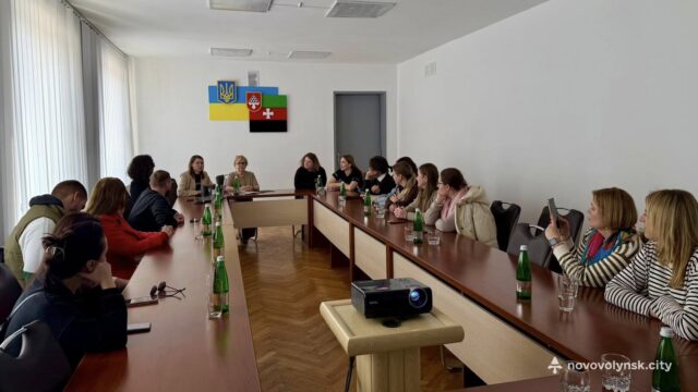 Команди цифрових компетенцій відвідали Нововолинськ для обміну досвідом Нововолинський-ЦНАП-відвідали-колеги-з-різних-областей-України