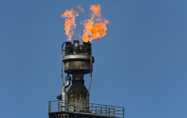 Пожежа на нафтовому терміналі в Приморську триває: нові атаки безпілотників посилили вогонь Пожежа на нафтотерміналі Приморська спалахнула з новою силою: супутникові знімки