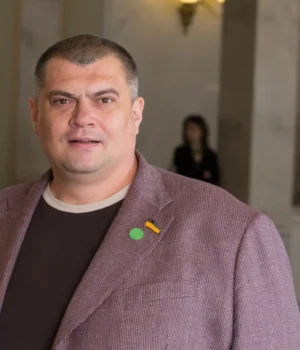 Рада відмовилася розкривати дані про виїзди нардепа «Юзіка» за кордон