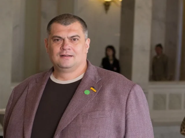 Рада відмовилася розкривати дані про виїзди нардепа «Юзіка» за кордон Рада відмовилася розкривати дані про виїзди нардепа «Юзіка» за кордон