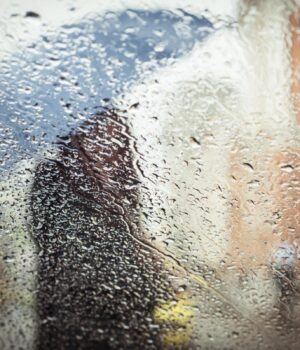 Синоптик-попередив-про-інтенсивні-дощі-в-Україні:-де-знадобляться-парасольки