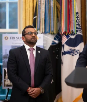 Пов'язані-з-Іраном-хакери-зламали-пошту-директора-ФБР Пов'язані-з-Іраном-хакери-зламали-пошту-директора-ФБР