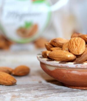 Навіщо-замочувати-мигдаль-у-воді:-дієтологи-пояснили-сенс-цього-лайфхаку Навіщо-замочувати-мигдаль-у-воді:-дієтологи-пояснили-сенс-цього-лайфхаку