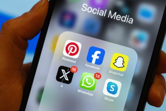 Індонезія запроваджує обмеження для дітей у соцмережах: нові правила та їх наслідки Ще один удар по соцмережах: Індонезія ввела обмеження для дітей до 16 років