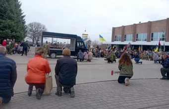 На Черкащині попрощалися з ветераном Русіновим, який загинув у перестрілці з поліцейськими На Черкащині попрощалися з ветераном Русіновим, який загинув у перестрілці з поліцейськими