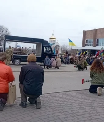 На Черкащині попрощалися з ветераном Русіновим, який загинув у перестрілці з поліцейськими На Черкащині попрощалися з ветераном Русіновим, який загинув у перестрілці з поліцейськими