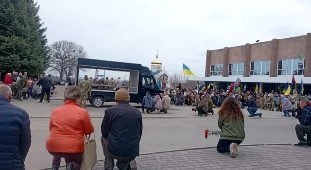 На Черкащині попрощалися з ветераном Русіновим, який загинув у перестрілці з поліцейськими На Черкащині попрощалися з ветераном Русіновим, який загинув у перестрілці з поліцейськими