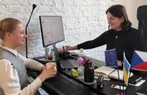 Український консультаційно-громадський центр у Празі: підтримка для переселенців Від-бізнесу,-документів-до-«Резерв+»:-як-працює-центр-для-українців-у-Празі