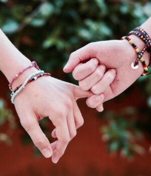 Якість-вища-за-кількість:-11-рис-людей,-які-мають-лише-одного-найкращого-друга Якість-вища-за-кількість:-11-рис-людей,-які-мають-лише-одного-найкращого-друга