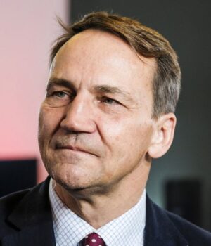 “Той, хто з Орбаном – допомагає Кремлю”: Сікорський зробив різку заяву