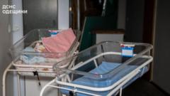 Російські атаки на Одесу та Кривий Ріг: жертви та руйнування Пошкоджений-пологовий-в-Одесі-По-місту-вдарили-60-дронів.-Є-загиблі-і-поранені