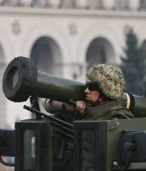 javelin,-який-зупиняв-російські-танки-у-2022-році,-має-попит-навіть-в-еру-дронів javelin,-який-зупиняв-російські-танки-у-2022-році,-має-попит-навіть-в-еру-дронів