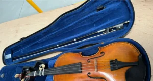 В Україні на кордоні вилучили скрипку 1763 року, яку хотіли вивезти до Нідерландів В Україні на кордоні вилучили скрипку 1763 року, яку хотіли вивезти до Нідерландів