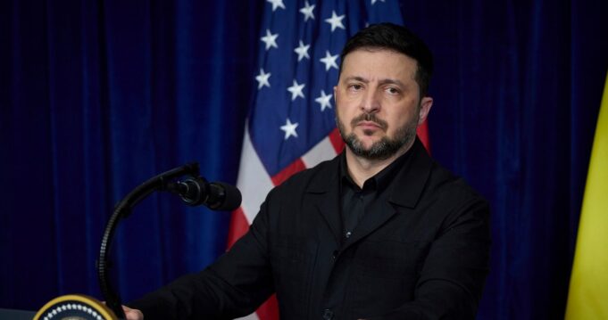 Зеленський: Україна веде переговори з США та прагне трьохсторонніх зустрічей з Росією Zełenski gorzko o rozmowach z USA. “Borykamy się z pewną trudnością”