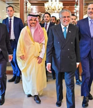 Пакистан-зібрав-чотири-країни-для-пошуку-виходу-з-війни-у-регіоні-та-назвав-переговори-продуктивними