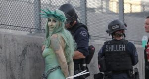 У США арештували 74 учасників протестів проти Трампа У-США-арештували-74-учасників-протестів-проти-Трампа