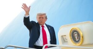 Біля президентського літака Трампа помітили дрон, – ЗМІ Біля-президентського-літака-Трампа-помітили-дрон,-–-ЗМІ