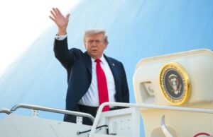 Біля президентського літака Трампа помітили дрон, – ЗМІ Біля-президентського-літака-Трампа-помітили-дрон,-–-ЗМІ