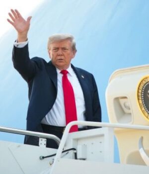 Біля-президентського-літака-Трампа-помітили-дрон,-–-ЗМІ