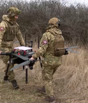 Бійці-в-екзоскелетах-та-дрони-бомбери:-як-під-Покровськом-ЗСУ-відбивають-російські-«язички»