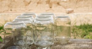 Досвідчені господині не викидають використані скляні баночки: для чого вони їм потрібні Досвідчені-господині-не-викидають-використані-скляні-баночки:-для-чого-вони-їм-потрібні