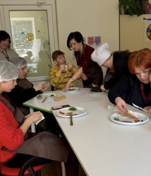 У-Нововолинському-Центрі-життєстійкості-провели-майстерклас-із-кулінарії У-Нововолинському-Центрі-життєстійкості-провели-майстерклас-із-кулінарії