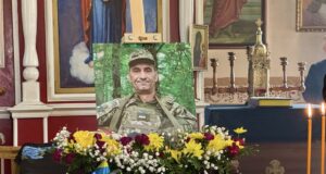 Прощання з Героїм: Нововолинська громада вшанувала пам’ять Василя Шиленіна Нововолинці-провели-в-останню-путь-Захисника-Василя-Шиленіна