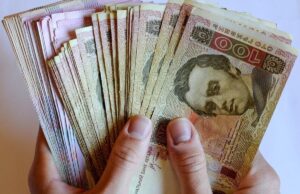 В Україні порахували зарплати за минулий місяць: кому платять найбільше та найменше В-Україні-порахували-зарплати-за-минулий-місяць:-кому-платять-найбільше-та-найменше