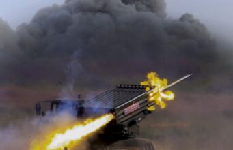 Українські дрони знищили російські системи Tornado на окупованому Криму Rosyjskie Tornado zniszczone, celny atak Ukrainy. “W nocy Krym odwiedziły ptaki”